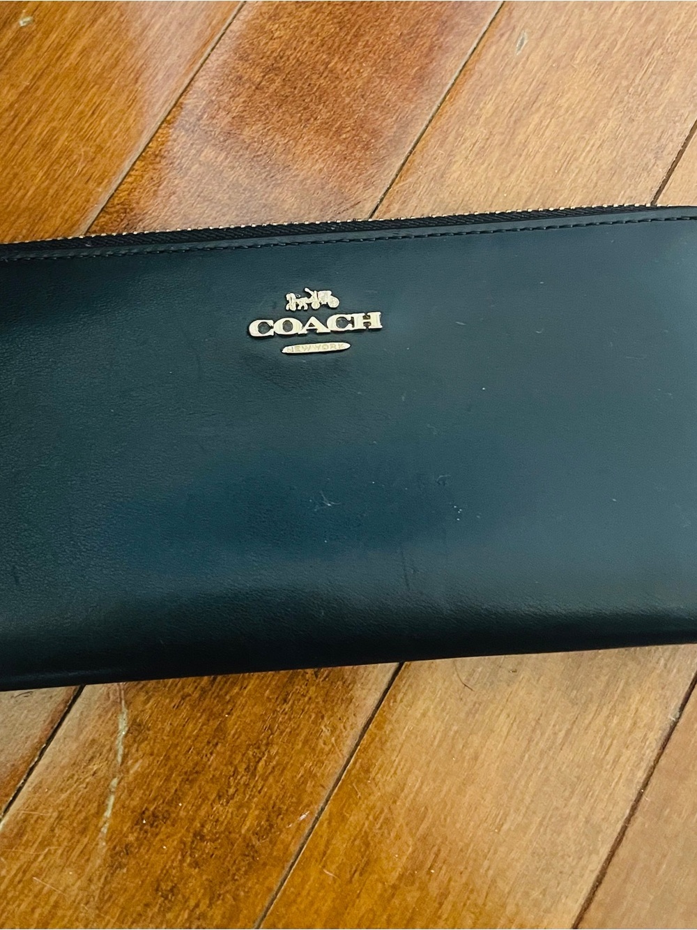 Coach Black Leather
Long Zip Wallet with Gold Logo - Picture 4 of 5